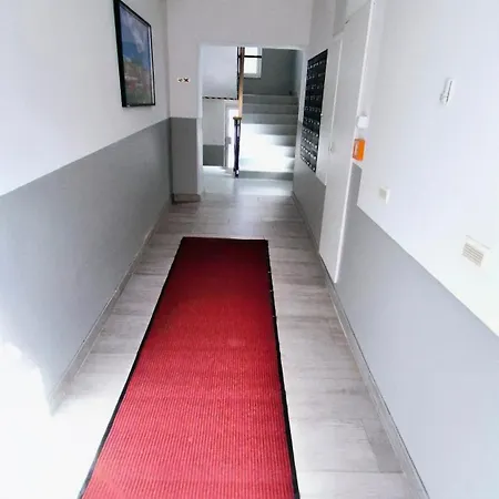 Moderne Mit Klima, Perfekter Anbindung Ins Zentrum Und Kostenlose Parkplaetze! *