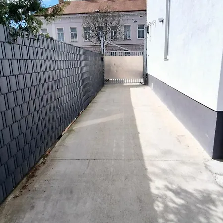 Moderne Mit Klima, Perfekter Anbindung Ins Zentrum Und Kostenlose Parkplaetze! Apartment