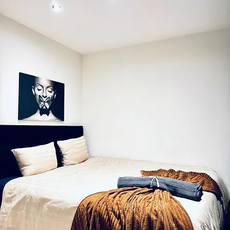 Elegant & 5br Shared In Apartment *