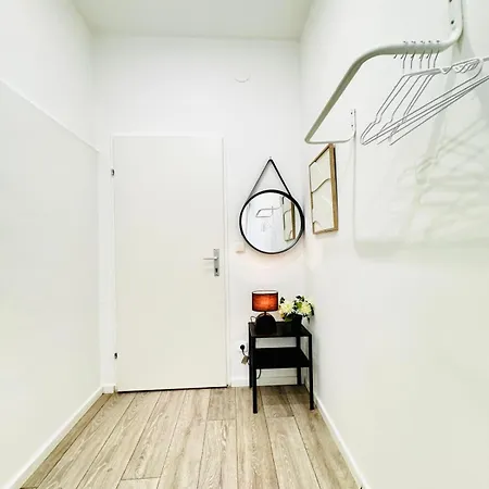 Elegant & 5br Shared In Apartment *