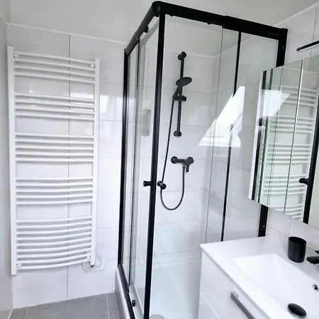 Apartment Moderne Mit Klima, Perfekter Anbindung Ins Zentrum Und Kostenlose Parkplaetze!