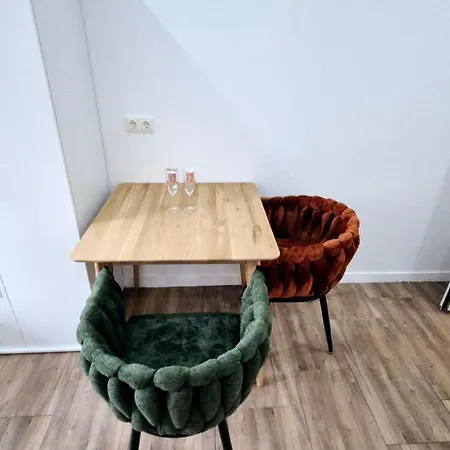 Moderne Mit Klima, Perfekter Anbindung Ins Zentrum Und Kostenlose Parkplaetze! Apartment