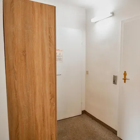 4 Mins To Metro I Wifi I 15 Mins To Inner Apartment Vienna