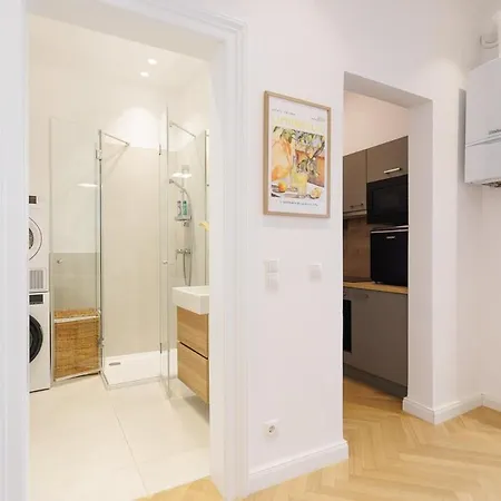 Stylish Near Opera Apartment *