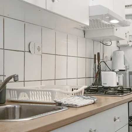 Charming 2br In The Heart Of