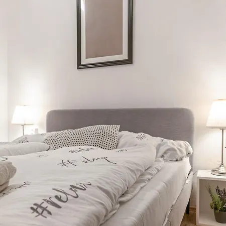 Charming 2br In The Heart Of *