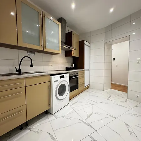 Comfy & Cozy 4br Shared Next To Kaufpark Alterlaa Apartment Vienna