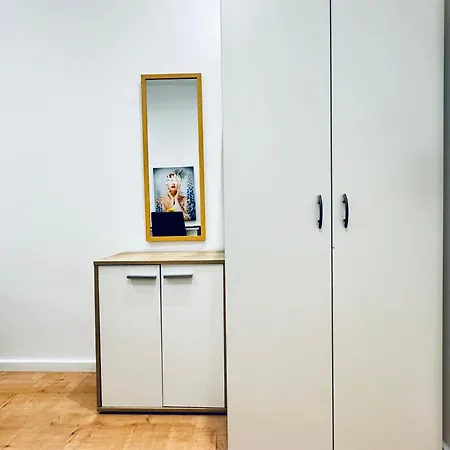 Apartment Comfy & Cozy 4br Shared Next To Kaufpark Alterlaa *