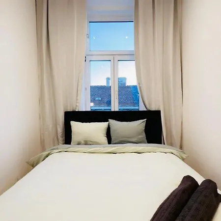 Comfy & Cozy 4br Shared Next To Kaufpark Alterlaa *