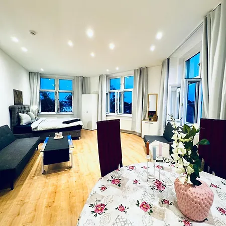 Comfy & Cozy 4br Shared Next To Kaufpark Alterlaa Vienna