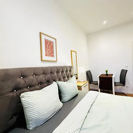 Comfy & Cozy 4br Shared Next To Kaufpark Alterlaa * Vienna