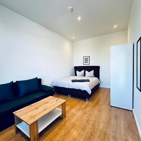 Apartment Spacious 3br Shared Near Kaufpark Alterlaa Vienna
