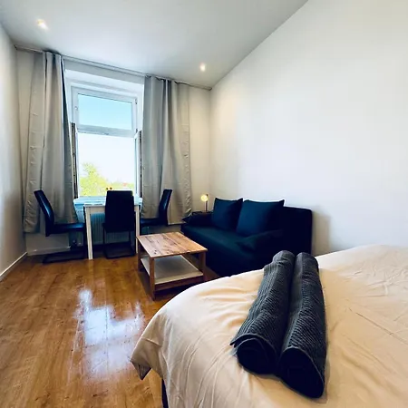 Spacious 3br Shared Near Kaufpark Alterlaa Vienna