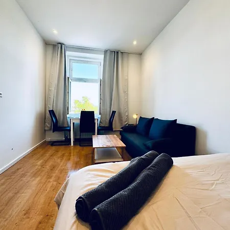 Spacious 3br Shared Near Kaufpark Alterlaa Apartment