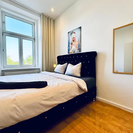 Spacious 3br Shared Near Kaufpark Alterlaa Apartment