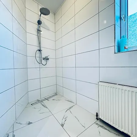 Apartment Spacious 3br Shared Near Kaufpark Alterlaa *
