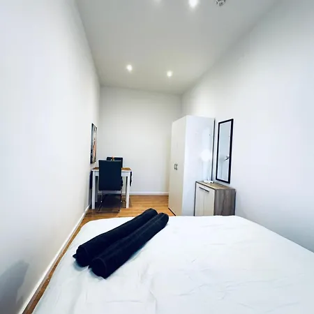 Comfy & Cozy 4br Shared Next To Kaufpark Alterlaa Apartment
