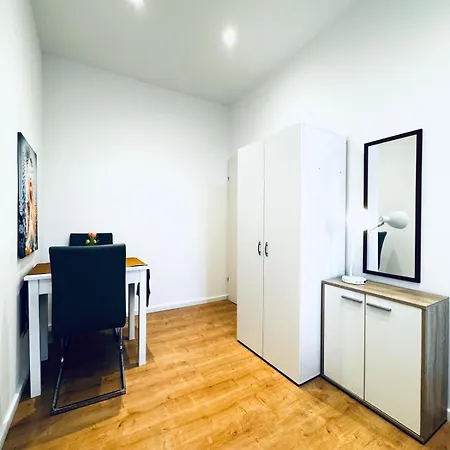 Comfy & Cozy 4br Shared Next To Kaufpark Alterlaa Vienna