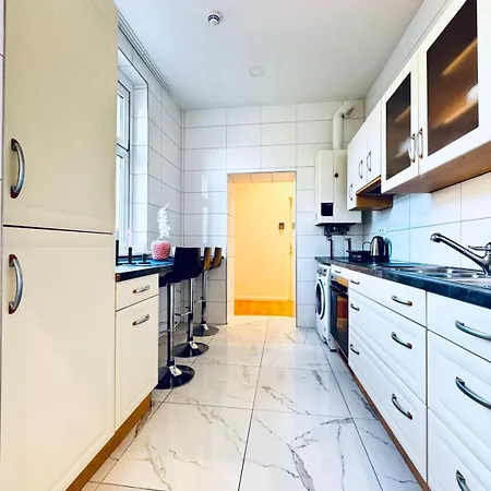 Amazing 3br Apt, Very In