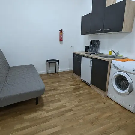 Spacious In A Lively Area Apartment Vienna