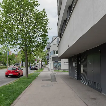 Between Old Danube And Danube Center - New, Quiet And Modern