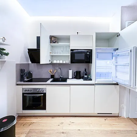 Charming - With Aircondition! Apartment