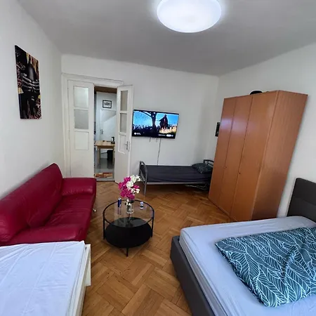 Spacious In Praterstern Area Es Apartmán