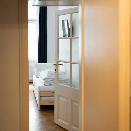 2 Bedroom Long-term With Free Parking *