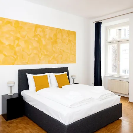 2 Bedroom Long-term With Free Parking Apartment