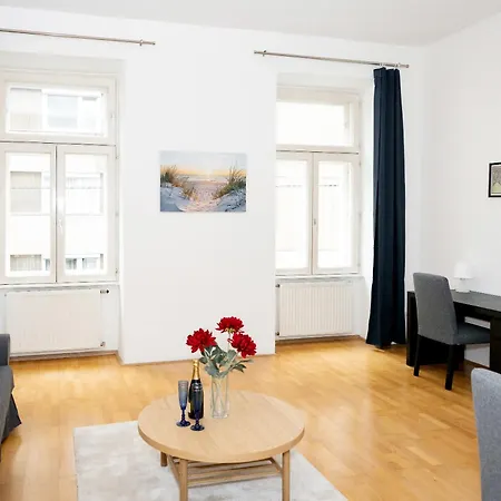 2 Bedroom Long-term With Free Parking