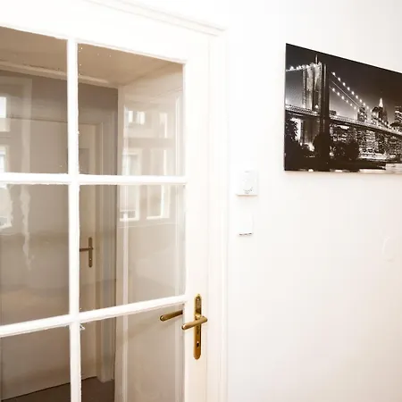 2 Bedroom Long-term With Free Parking Apartment