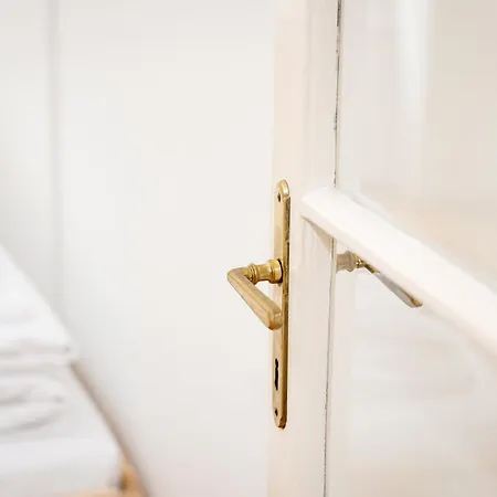 2 Bedroom Long-term With Free Parking