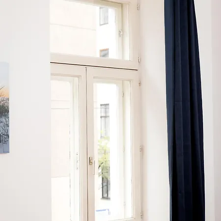 Apartment 2 Bedroom Long-term With Free Parking *