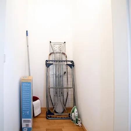 2 Bedroom Long-term With Free Parking *