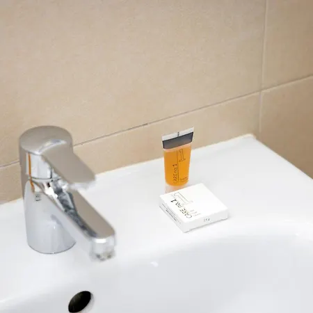 2 Bedroom Long-term With Free Parking Apartment *