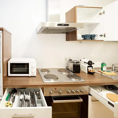 Apartment 2 Bedroom Long-term With Free Parking