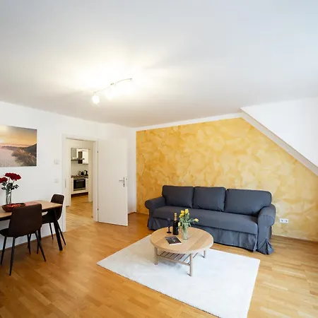 2 Bedroom Long-term With Free Parking Apartment *
