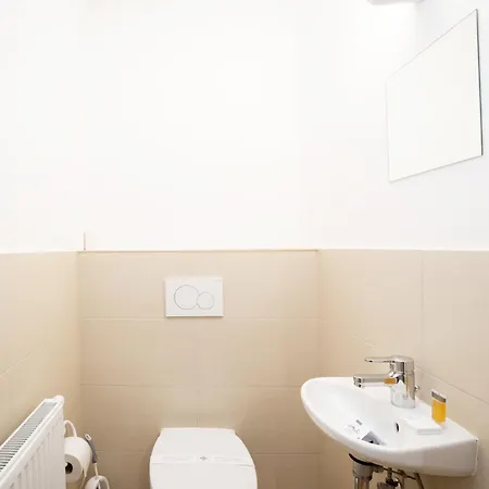 2 Bedroom Long-term With Free Parking Apartment