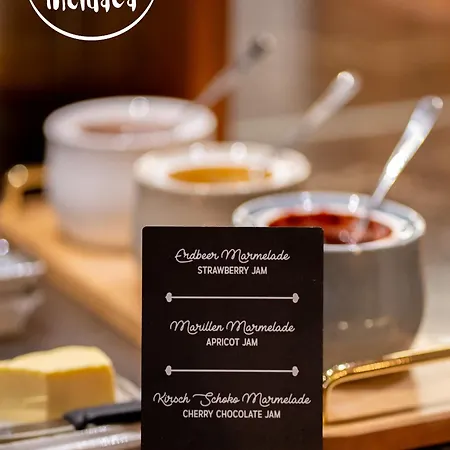 Schani Salon Hotel 4*