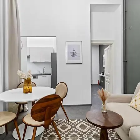 Center I At Stadtpark I 1 Minute To Metro Apartment
