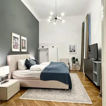 Center I At Stadtpark I 1 Minute To Metro Apartment