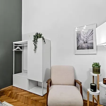 Center I At Stadtpark I 1 Minute To Metro Apartment *