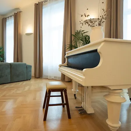 Chic 180m 3br Near Parliament, Self Check-in Apartment