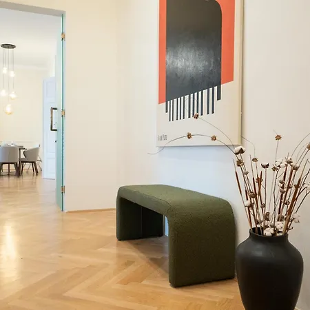 Chic 180m 3br Near Parliament, Self Check-in * Vienna