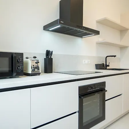 Chic 180m 3br Near Parliament, Self Check-in Apartment *
