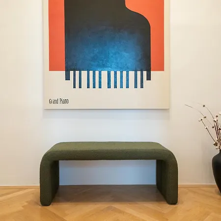 Chic 180m 3br Near Parliament, Self Check-in Vienna