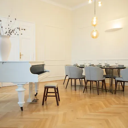 Chic 180m 3br Near Parliament, Self Check-in Apartment Vienna