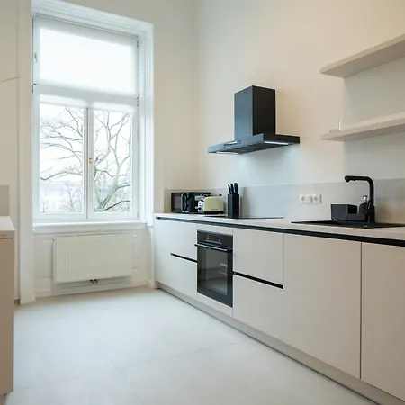 Chic 180m 3br Near Parliament, Self Check-in * Vienna