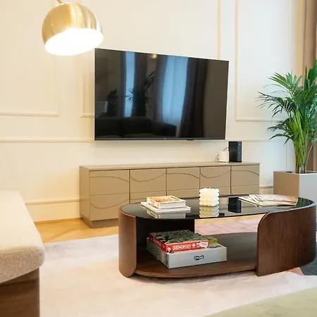 Chic 180m 3br Near Parliament, Self Check-in Vídeň