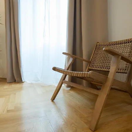 Chic 180m 3br Near Parliament, Self Check-in Apartmán *